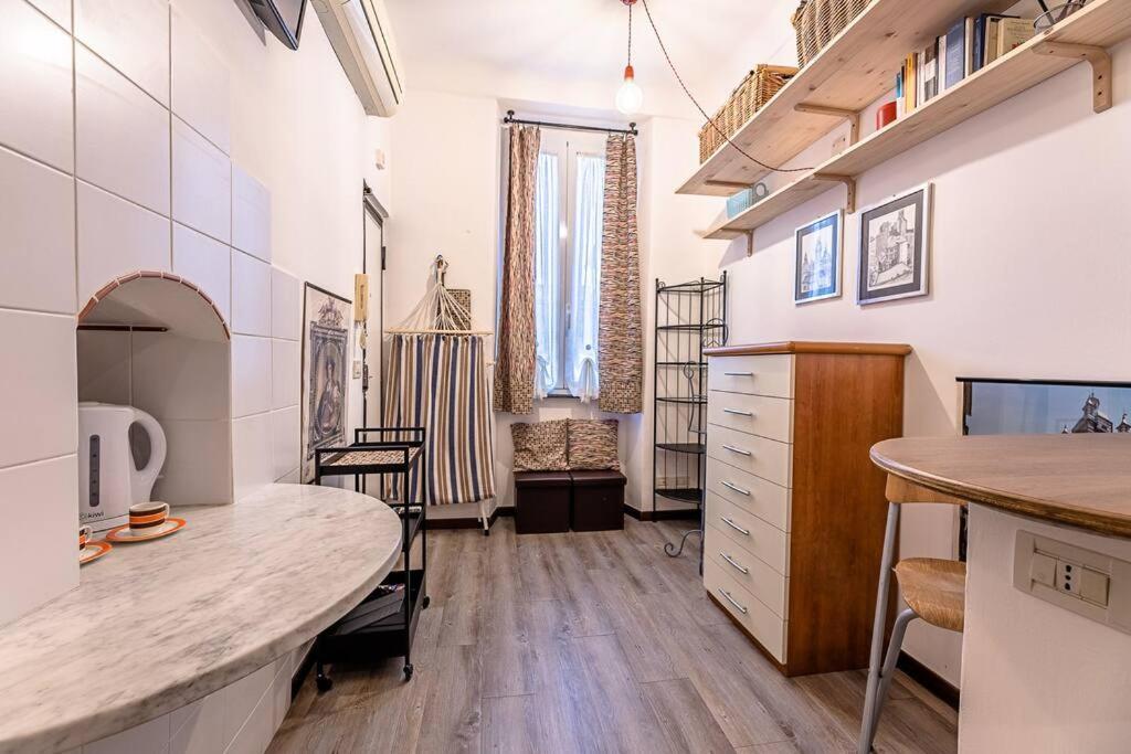 Appartamento Bright Window Vista Su Palazzo Rosso