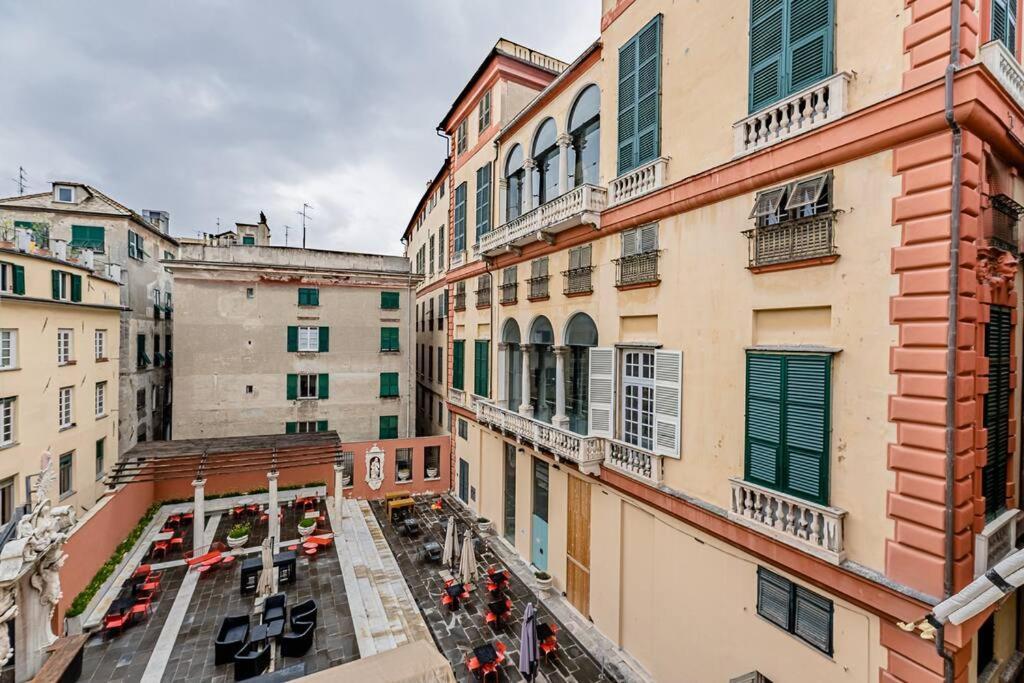 Bright Window Vista Su Palazzo Rosso * Genova